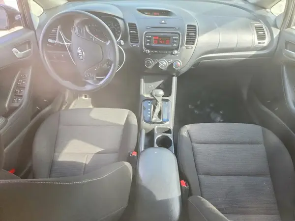 3KPFK4A78HE064815 2017 KIA FORTE - Image 8