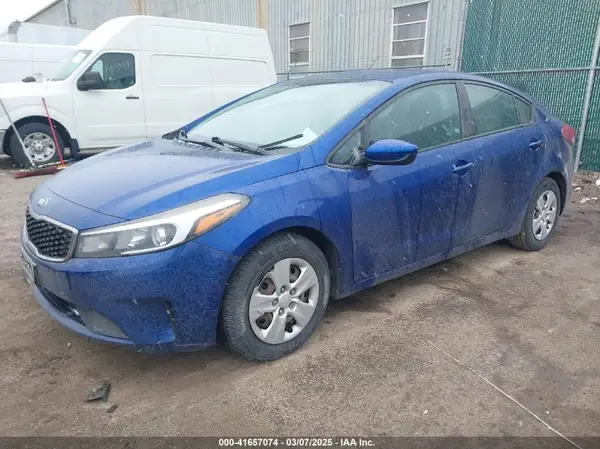 3KPFK4A78HE065446 2017 KIA FORTE - Image 2