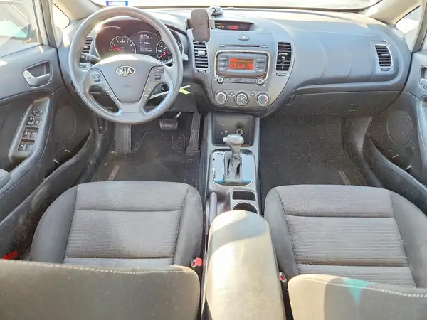 3KPFK4A78HE065852 2017 KIA FORTE - Image 8