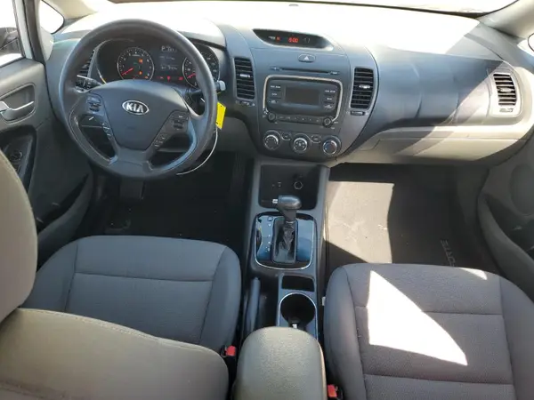 3KPFK4A78HE069920 2017 KIA FORTE - Image 8