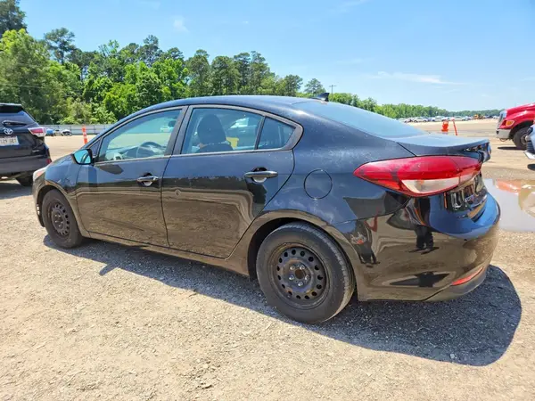 3KPFK4A78HE069996 2017 KIA FORTE - Image 2