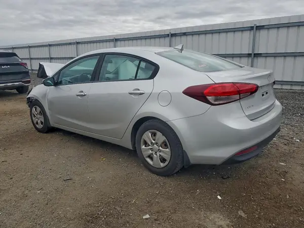 3KPFK4A78HE070033 2017 KIA FORTE - Image 2