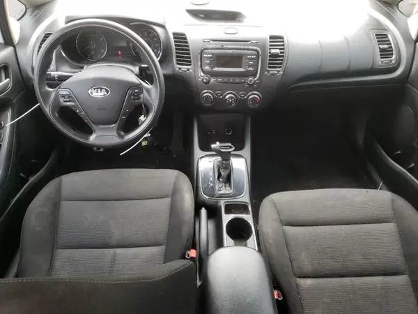 3KPFK4A78HE070047 2017 KIA FORTE - Image 8
