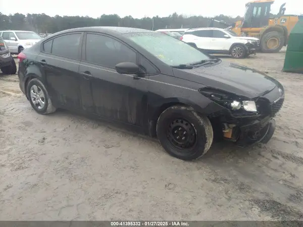 3KPFK4A78HE070615 2017 KIA FORTE - Image 1