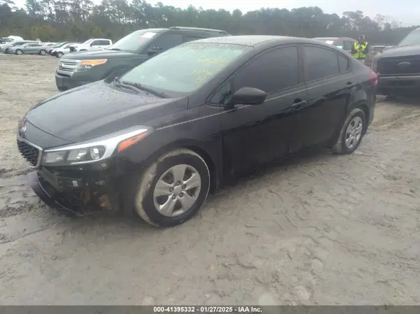 3KPFK4A78HE070615 2017 KIA FORTE - Image 2