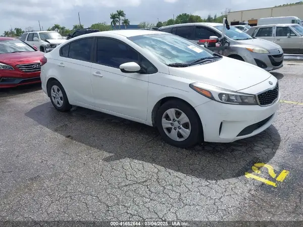 3KPFK4A78HE072333 2017 KIA FORTE - Image 1