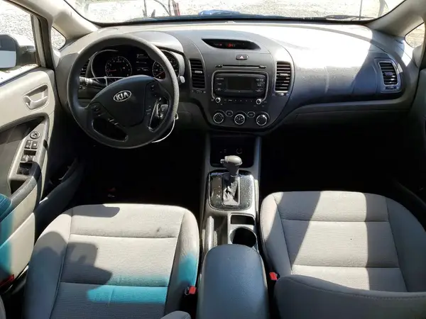 3KPFK4A78HE075670 2017 KIA FORTE - Image 8