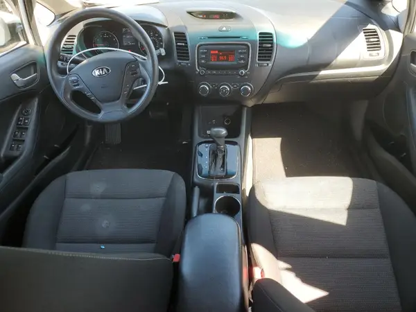 3KPFK4A78HE075975 2017 KIA FORTE - Image 8