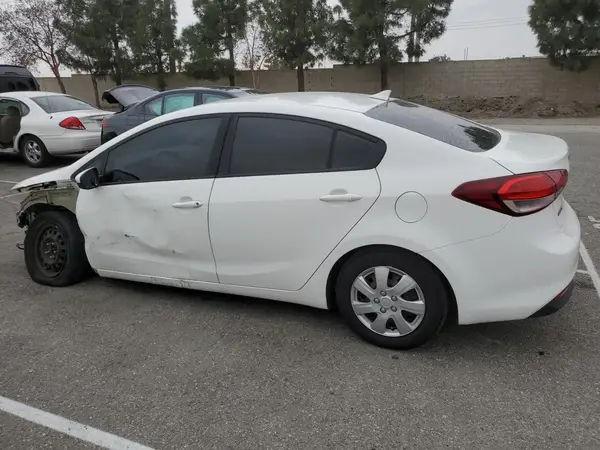3KPFK4A78HE076222 2017 KIA FORTE - Image 2