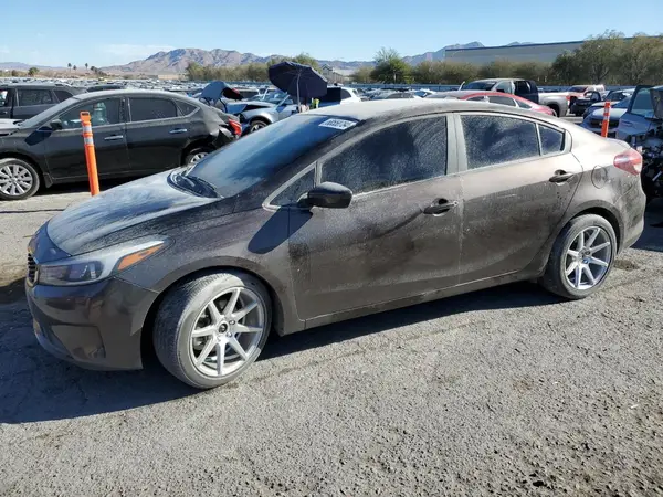 3KPFK4A78HE077385 2017 KIA FORTE - Image 1