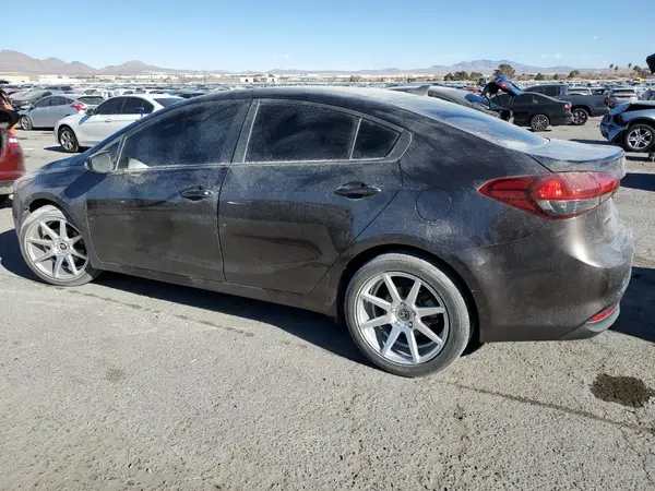 3KPFK4A78HE077385 2017 KIA FORTE - Image 2