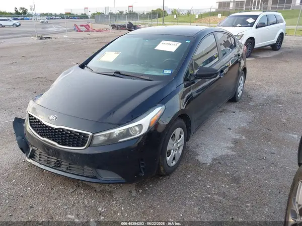 3KPFK4A78HE077516 2017 KIA FORTE - Image 2