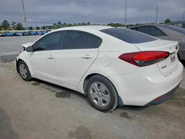 3KPFK4A78HE077676 2017 KIA FORTE - Image 2