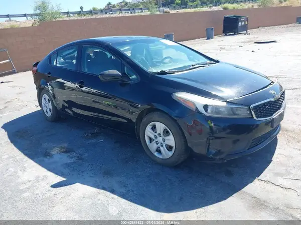 3KPFK4A78HE077807 2017 KIA FORTE - Image 1