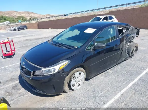 3KPFK4A78HE077807 2017 KIA FORTE - Image 2