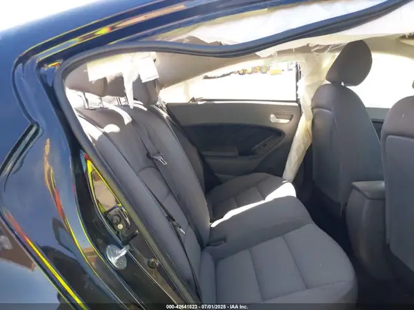 3KPFK4A78HE077807 2017 KIA FORTE - Image 8