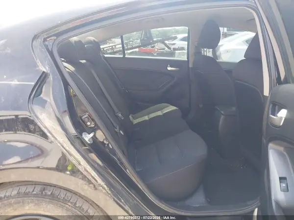 3KPFK4A78HE077998 2017 KIA FORTE - Image 8