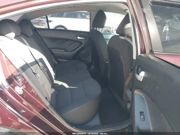 3KPFK4A78HE079881 2017 KIA FORTE - Image 8