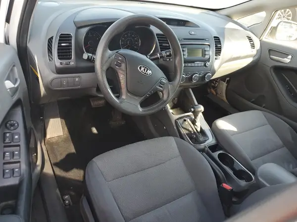 3KPFK4A78HE081761 2017 KIA FORTE - Image 8