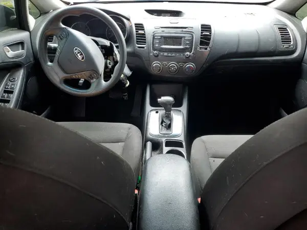 3KPFK4A78HE082117 2017 KIA FORTE - Image 8