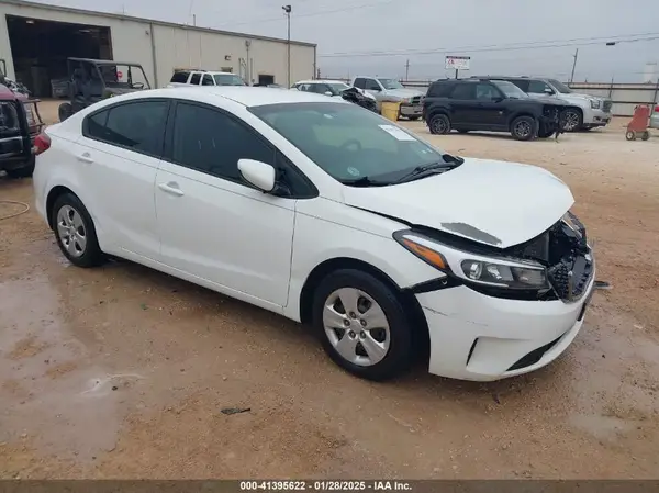 3KPFK4A78HE082702 2017 KIA FORTE - Image 1