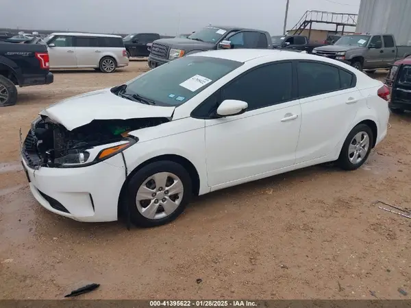 3KPFK4A78HE082702 2017 KIA FORTE - Image 2