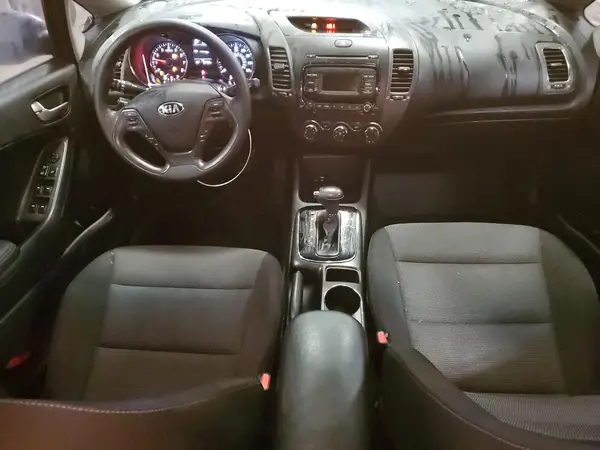 3KPFK4A78HE083137 2017 KIA FORTE - Image 8