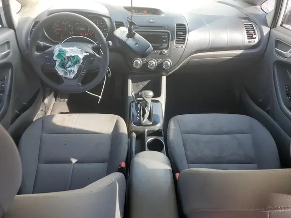 3KPFK4A78HE083204 2017 KIA FORTE - Image 8
