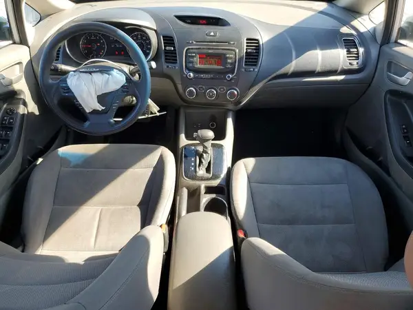 3KPFK4A78HE084773 2017 KIA FORTE - Image 8
