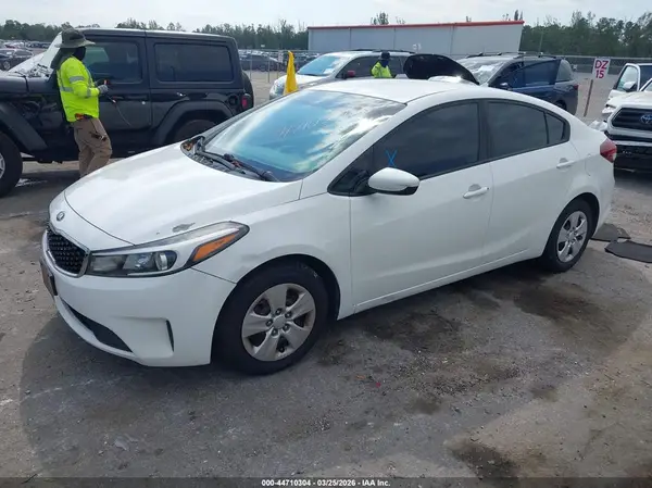 3KPFK4A78HE085518 2017 KIA FORTE - Image 2