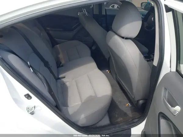 3KPFK4A78HE085518 2017 KIA FORTE - Image 8