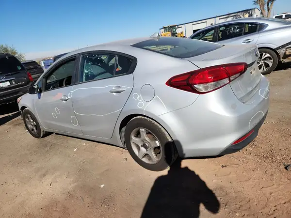 3KPFK4A78HE085776 2017 KIA FORTE - Image 2