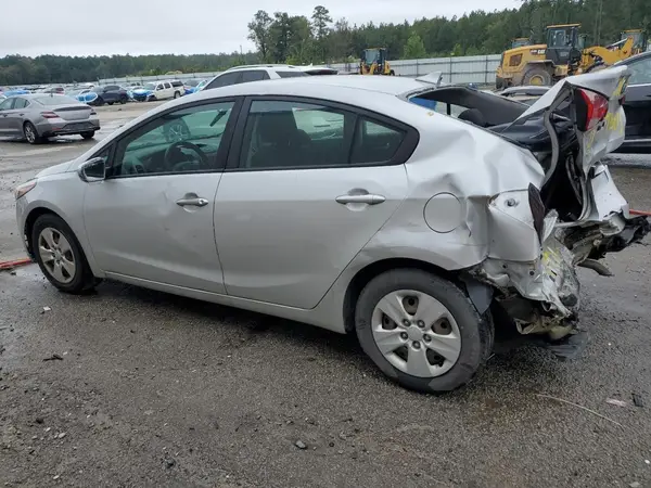 3KPFK4A78HE086216 2017 KIA FORTE - Image 2