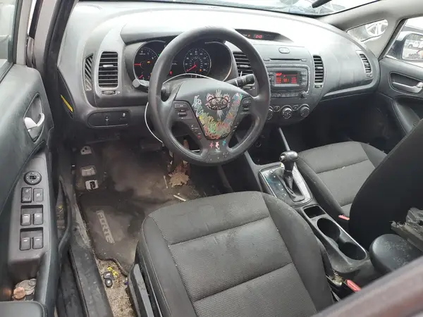 3KPFK4A78HE086216 2017 KIA FORTE - Image 8