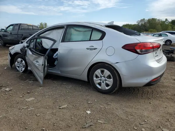 3KPFK4A78HE086247 2017 KIA FORTE - Image 2