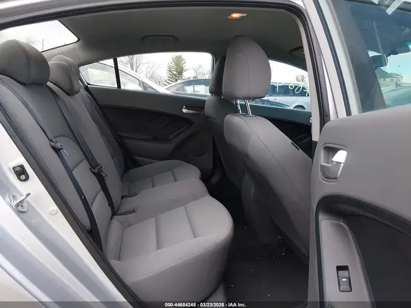 3KPFK4A78HE086250 2017 KIA FORTE - Image 8