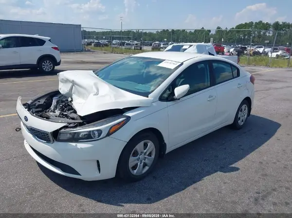 3KPFK4A78HE087477 2017 KIA FORTE - Image 2