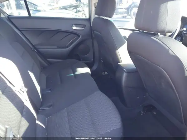 3KPFK4A78HE089715 2017 KIA FORTE - Image 8