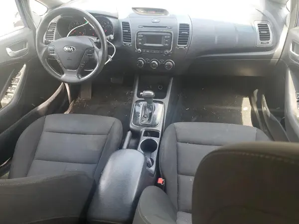 3KPFK4A78HE090086 2017 KIA FORTE - Image 8