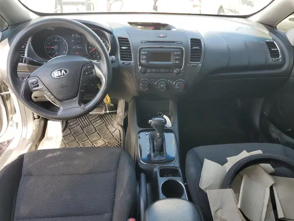 3KPFK4A78HE091206 2017 KIA FORTE - Image 8