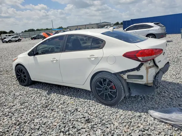 3KPFK4A78HE093747 2017 KIA FORTE - Image 2