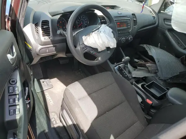 3KPFK4A78HE095918 2017 KIA FORTE - Image 8
