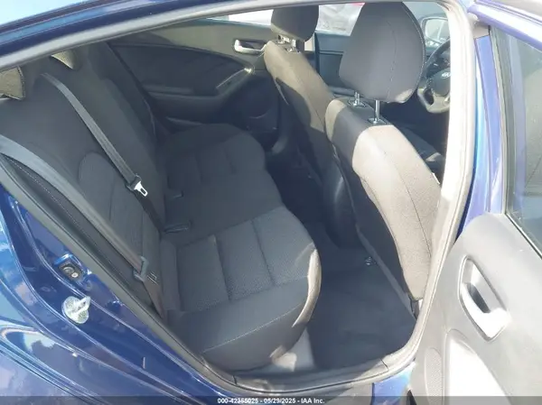 3KPFK4A78HE096079 2017 KIA FORTE - Image 8