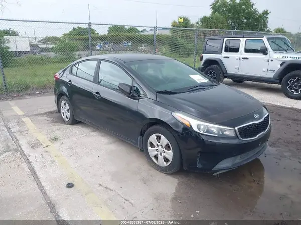 3KPFK4A78HE098141 2017 KIA FORTE - Image 1