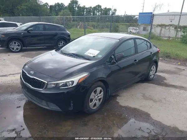 3KPFK4A78HE098141 2017 KIA FORTE - Image 2