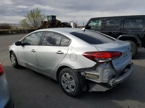 3KPFK4A78HE098723 2017 KIA FORTE - Image 2