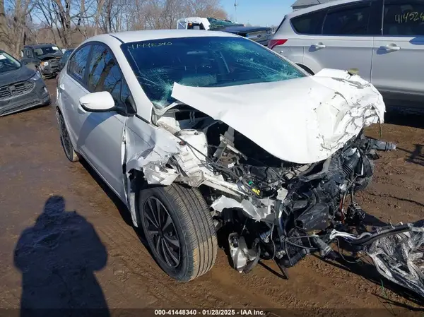 3KPFK4A78HE100311 2017 KIA FORTE - Image 1