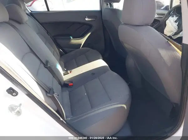 3KPFK4A78HE100311 2017 KIA FORTE - Image 8