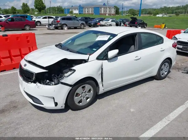 3KPFK4A78HE101037 2017 KIA FORTE - Image 2