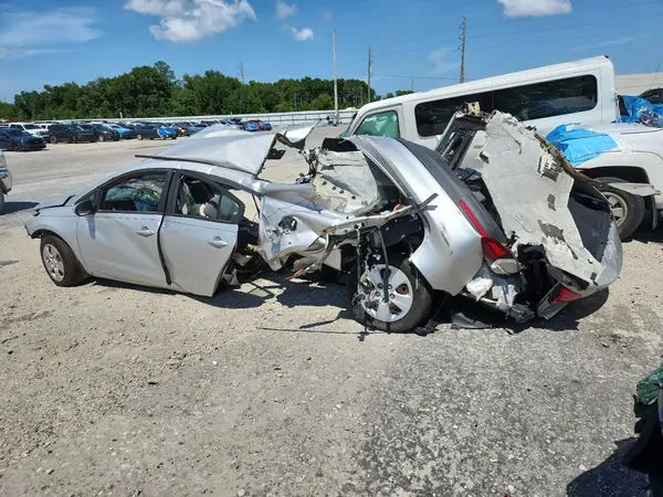 3KPFK4A78HE101460 2017 KIA FORTE - Image 2
